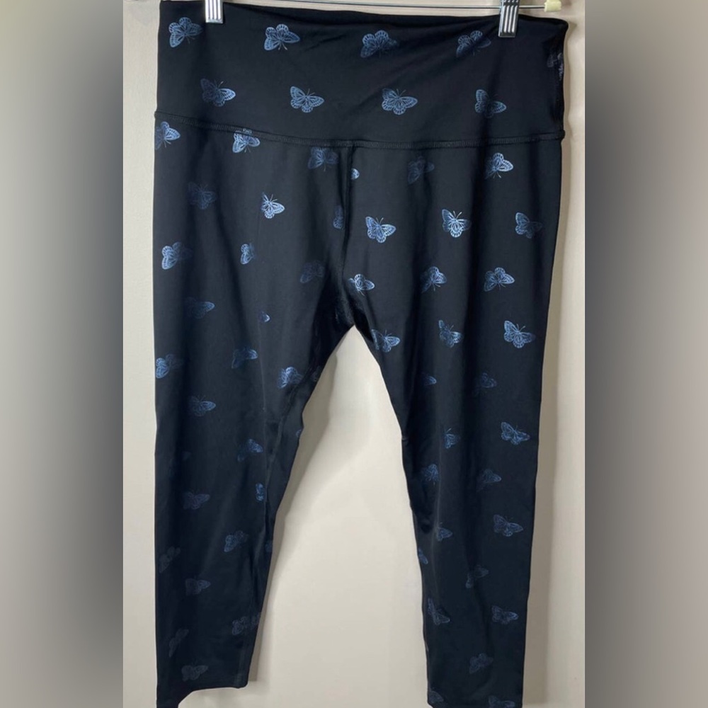 ๐ BEYOND YOGA BLK LEGGINGS W/ METALLIC BUTTERFLY PRINT- 2X! ๐ - Picture 2 of 13